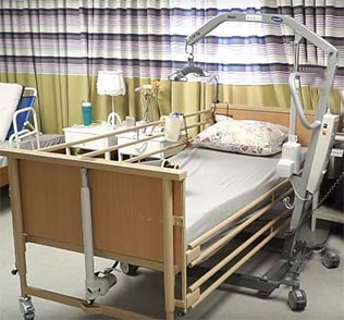 מיטת בית חולים חשמלית - מיטה מתכווננת חשמלית - מיטה סיעודית