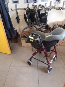 סלקל שהותקן ברולטור עבור אמא נכה
