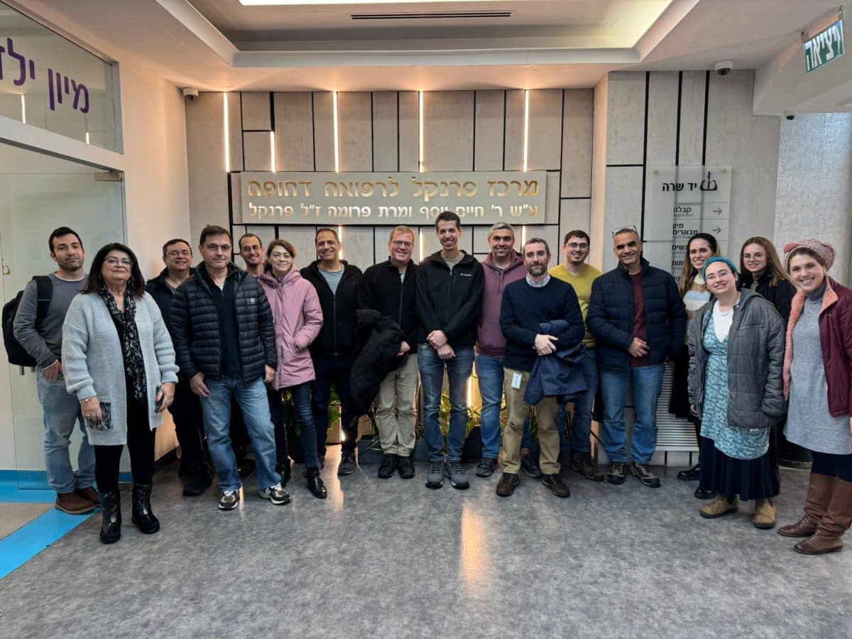 עובדי חברת אפל בישראל, בסיור מיוחד במרכז המבקרים