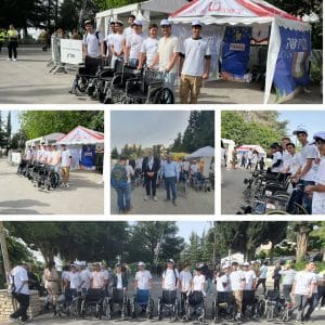 מתנדבי יד שרה מסיעים הורים שכולים ובני משפחה מוגבלי תנועה לקבר יקיריהם