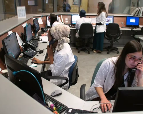 מתנדבים ללא הפסקה במוקד מצוקה יד שרה